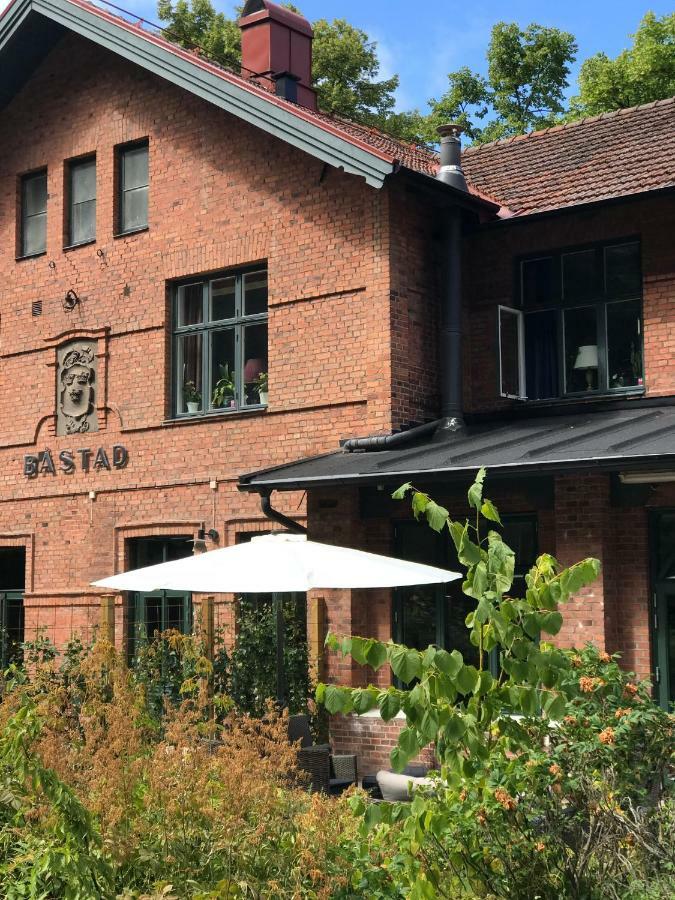 Tree Hill - The Old Station House - * Båstad